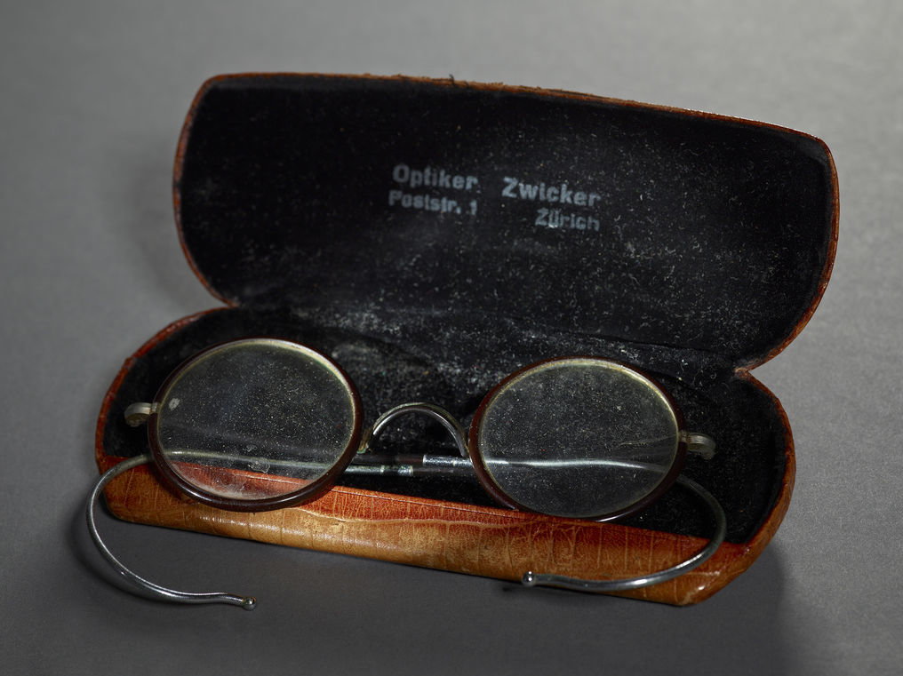 hesse_brille1.jpg hesse_brille1.jpg